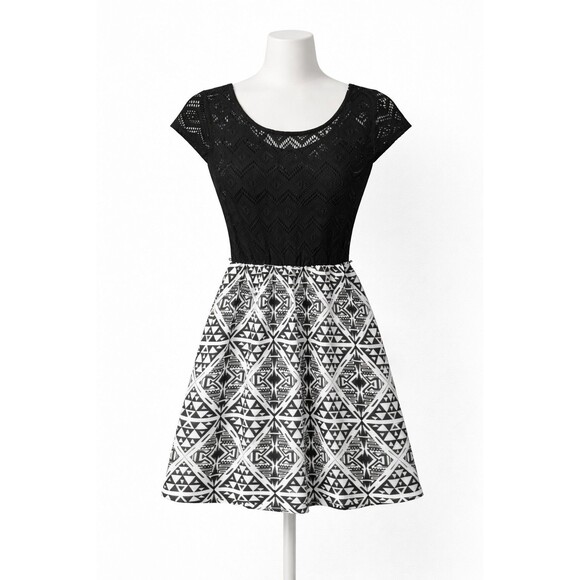 As U Wish Dresses & Skirts - As I Wish Junior's Aztec Print Dress Crochet Style Top LARGE